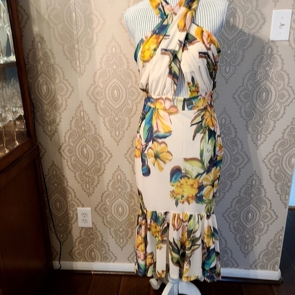 CQ by CQ Dresses & Skirts - Sexy Crossed Neck Keyhole Front Floral Mermaid Dress